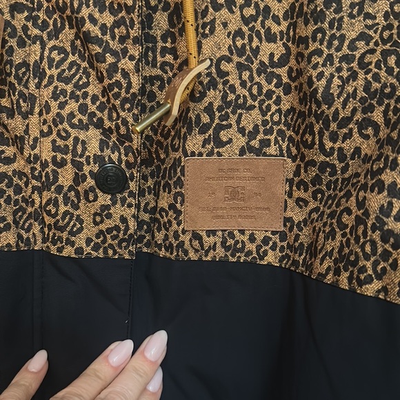 DC Cruiser Black & Leopard Print Snow Jacket Size XL - Picture 4 of 16